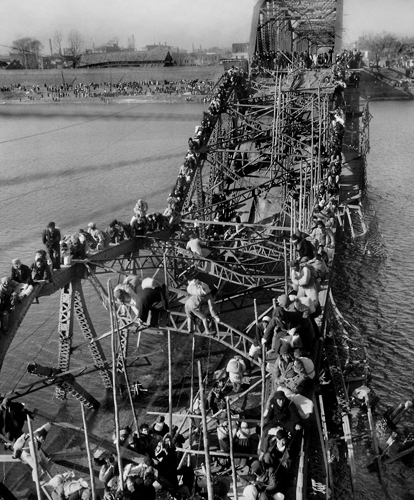 flight_of_refugees_across_wrecked_bridge_1950.jpg