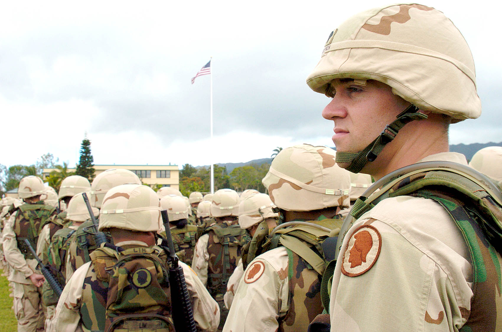 us_soldiers_wearing_the_pasgt_helmet_hawaii.jpg