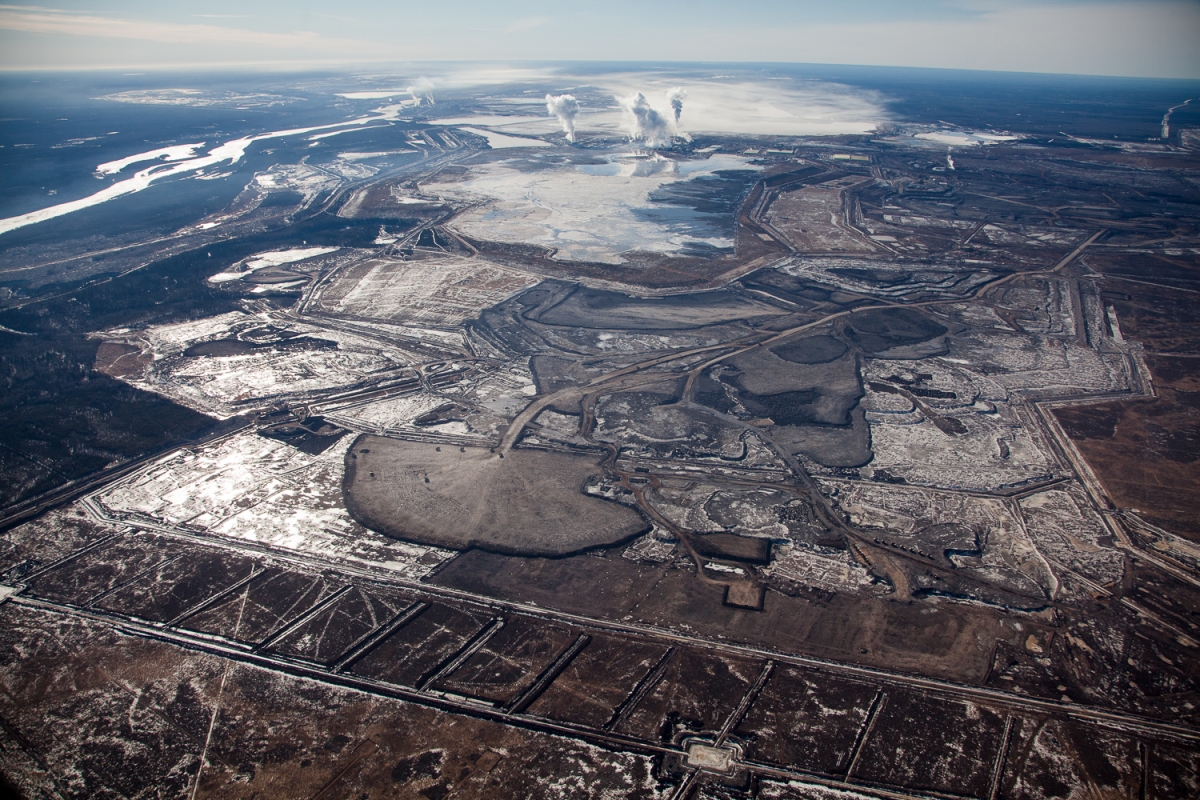 alex_mclean_oilsands_6_syncrude_mildred_lake_mining_site_view_south_to_upgrading_facility_with_rising_plumes_of_steam_and_smoke_alberta_ca_140407-0519.jpg
