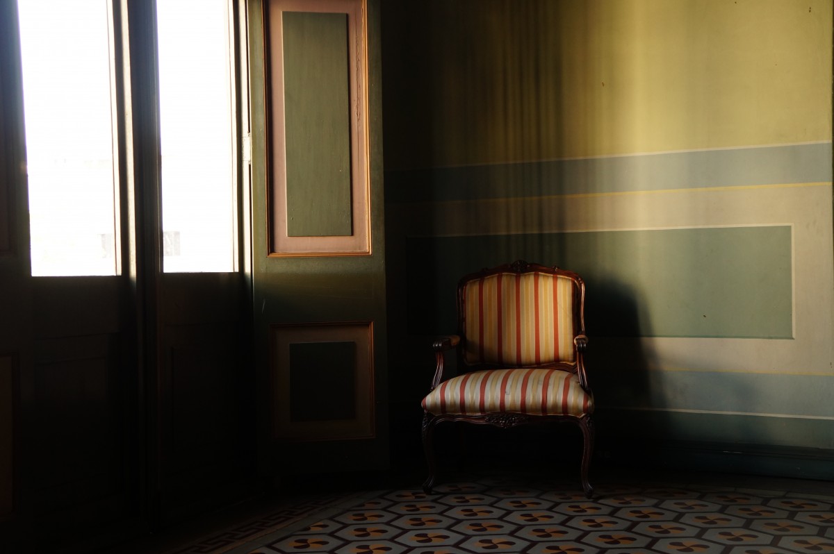 chair_soledad_sit_dark_light_window_floor-1294340_jpg_d.jpg