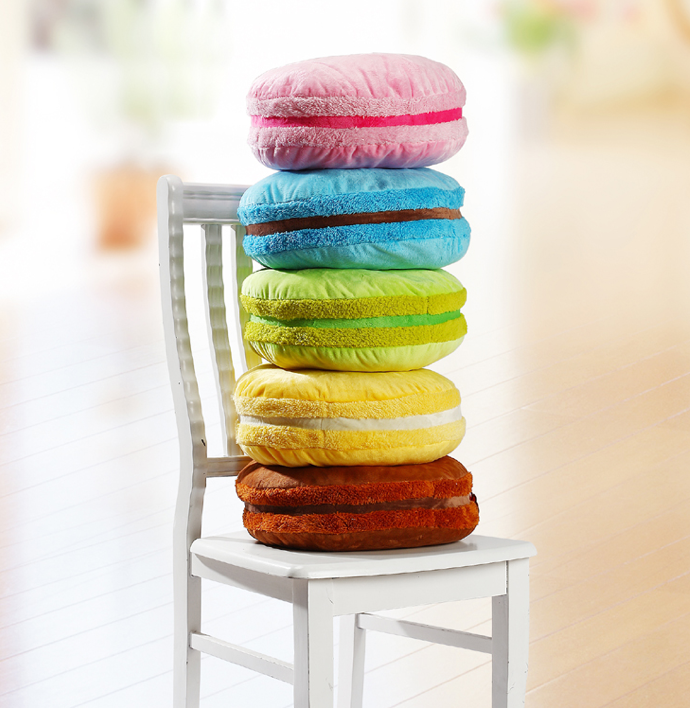 macaron_pillow_1.png