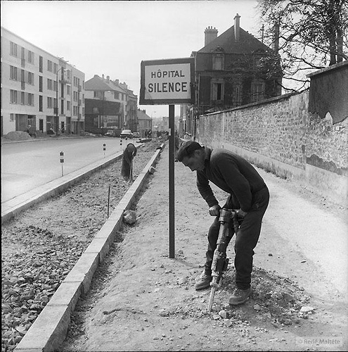 Korház, csöndet  © René Maltête