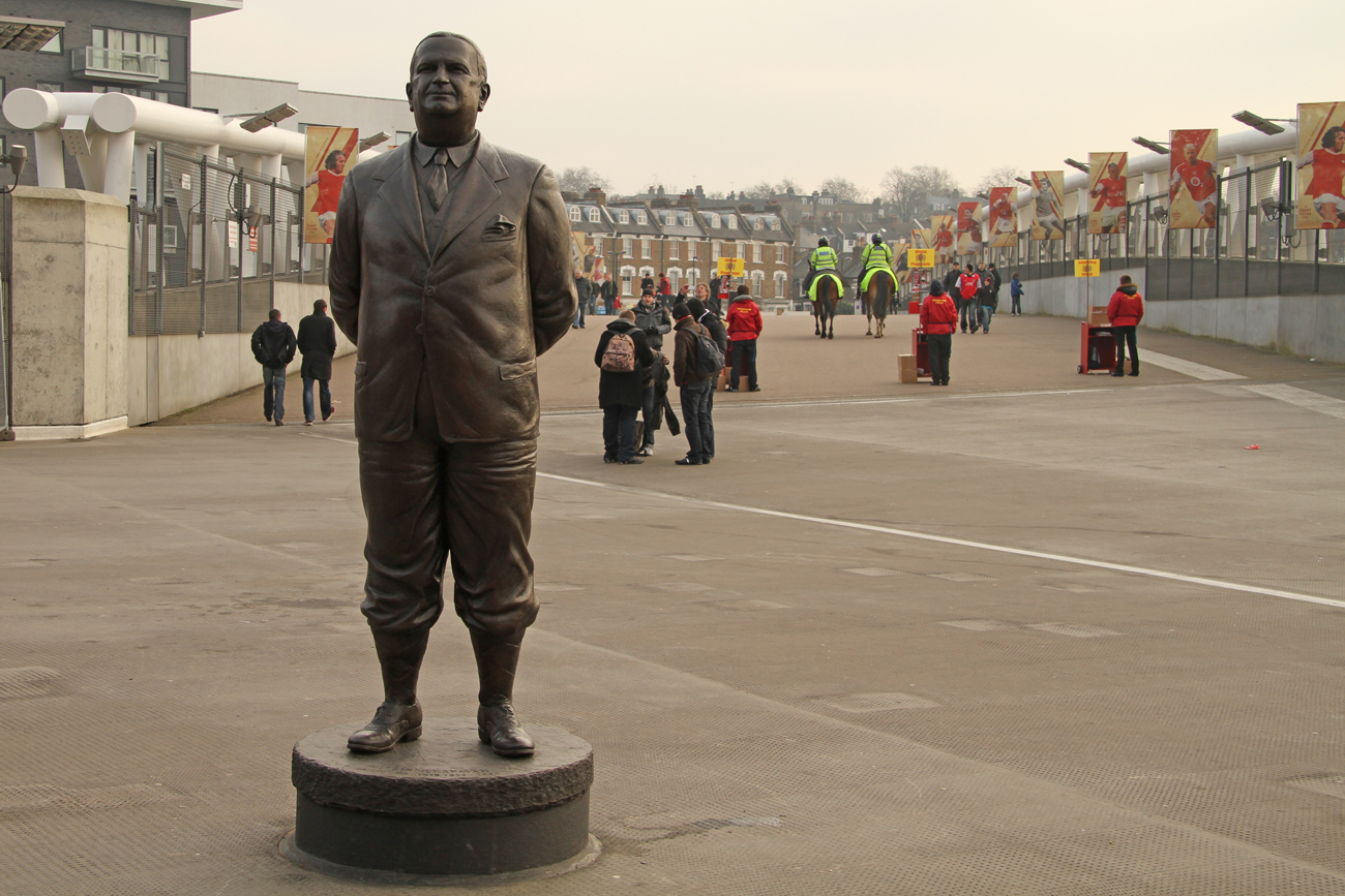 Herbert_Chapman_Statue_6823926179.jpg