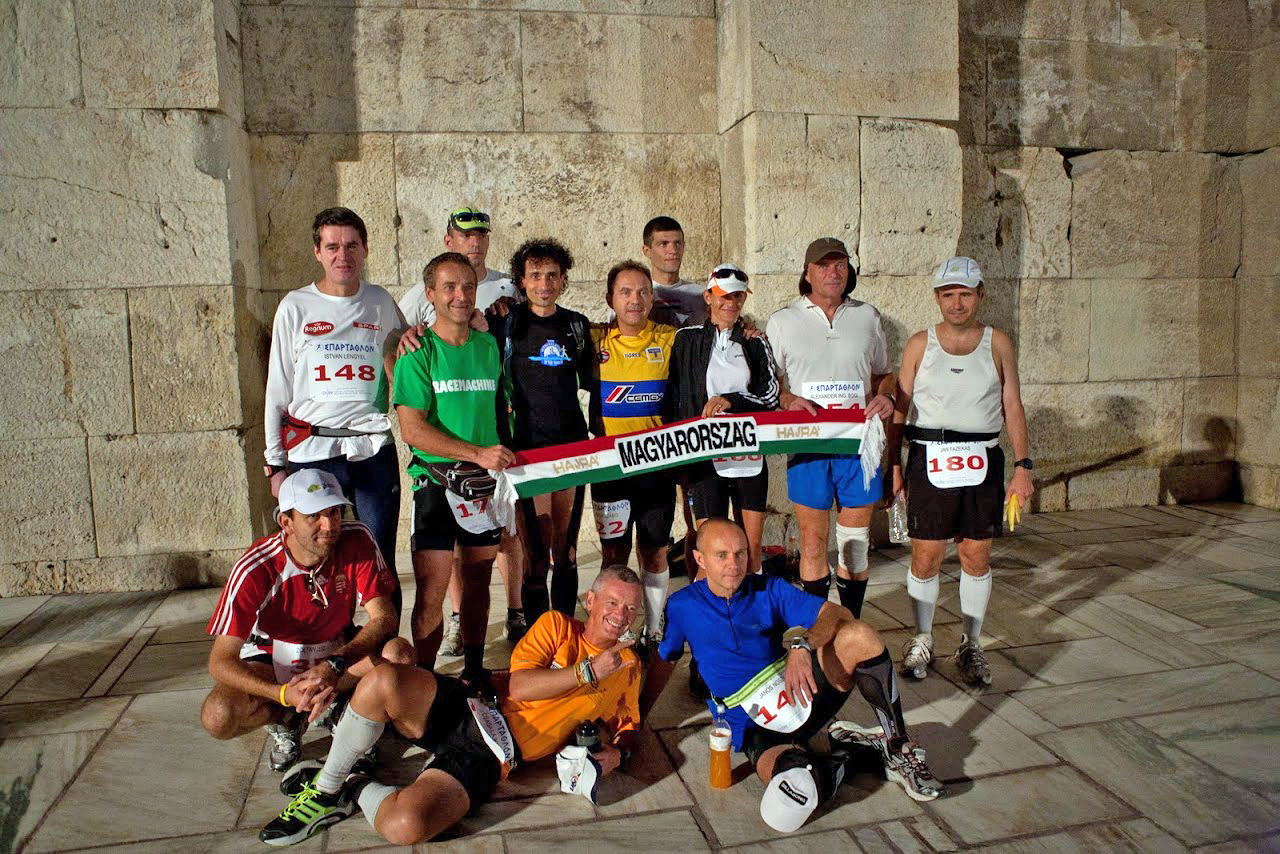 spartathlon_magyarok_2011-es_rajt.jpg