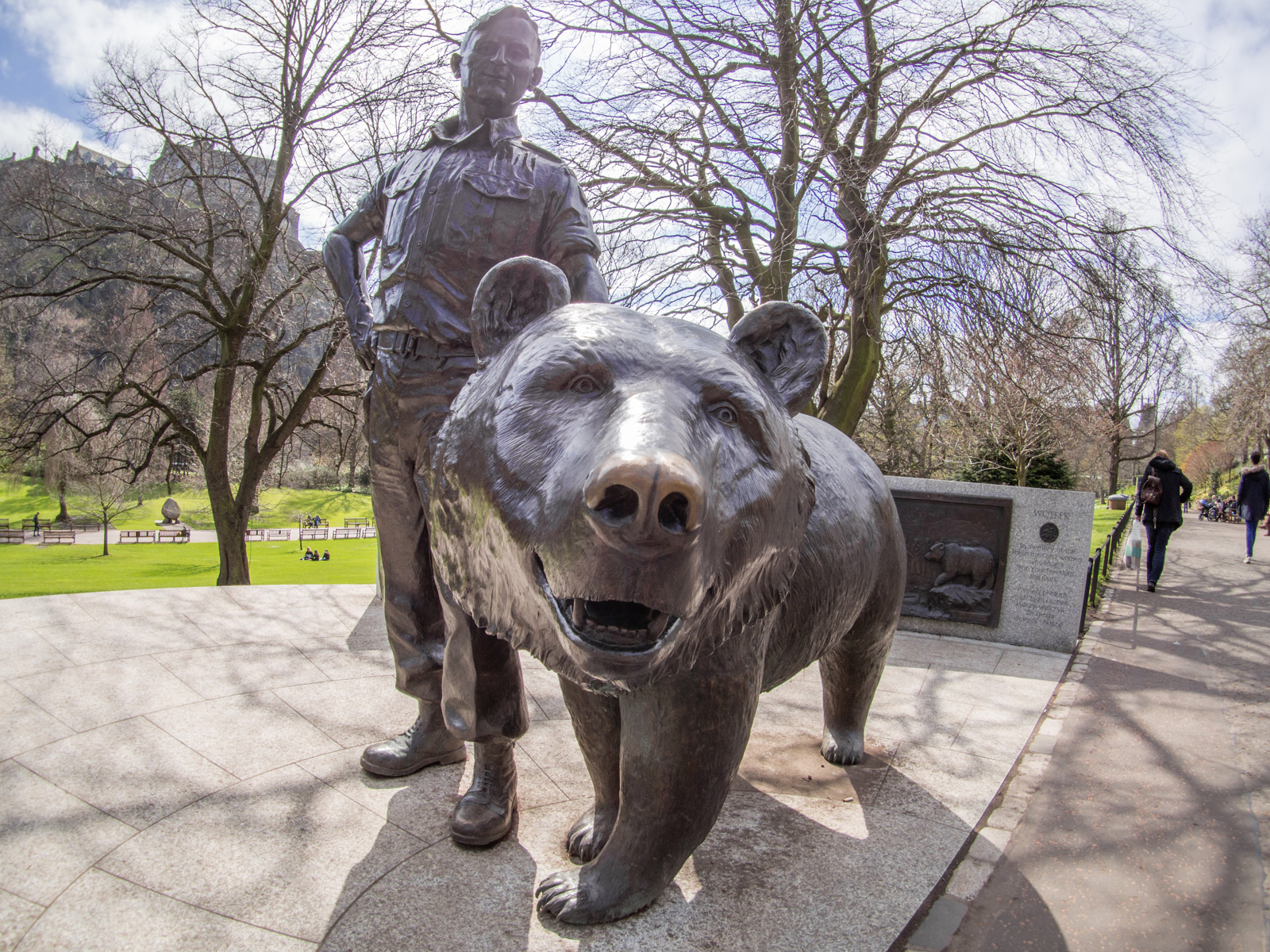 wojtek_bear_statue_in_princes_street_gardens.jpg