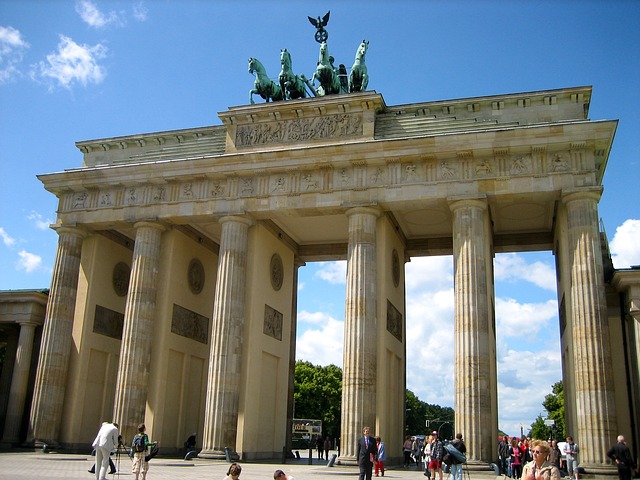 brandenburg-gate-90946_640.jpg