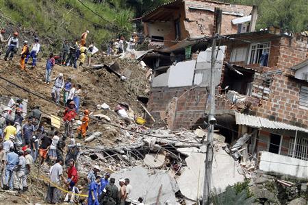 2008-05-31T234946Z_01_NOOTR_RTRIDSP_3_NEWS-COLOMBIA-LANDSLIDE-DC.jpg