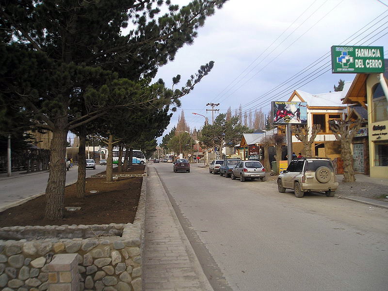 800px-ElCalafate-AvenidaSanMartin.jpg