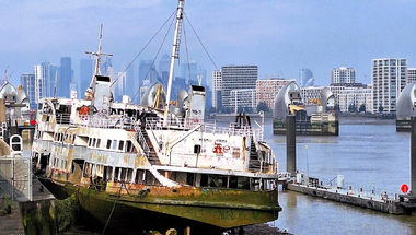 MV Royal Iris, London