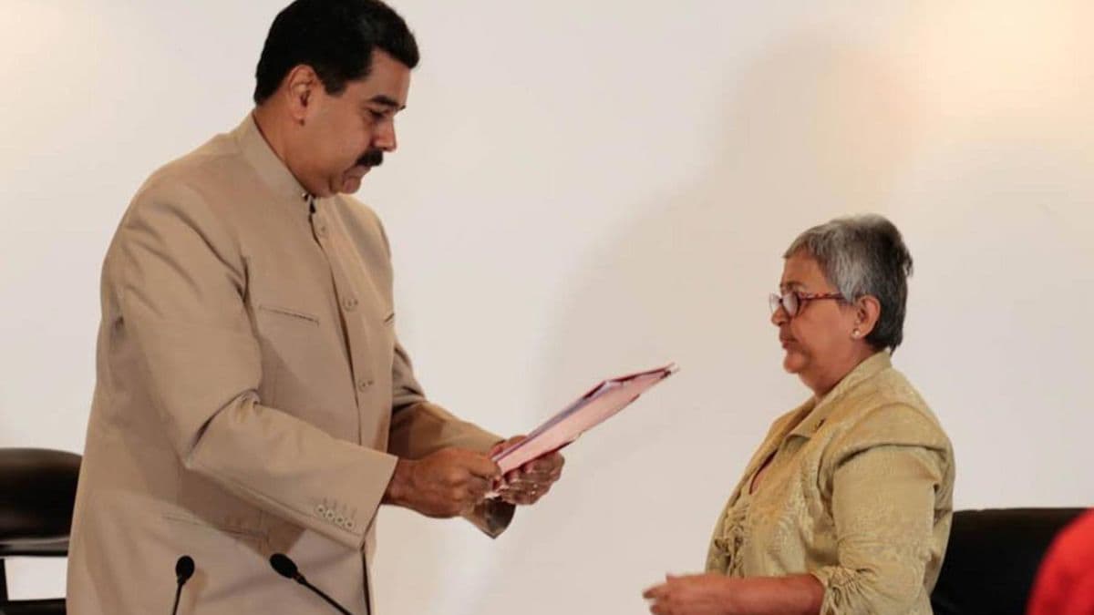 nicolas-maduro-presento-ante-el-consejo-electoral-de-venezuela-el-decreto-de-la-asamblea-nacional-constituyente-249737_1.jpeg