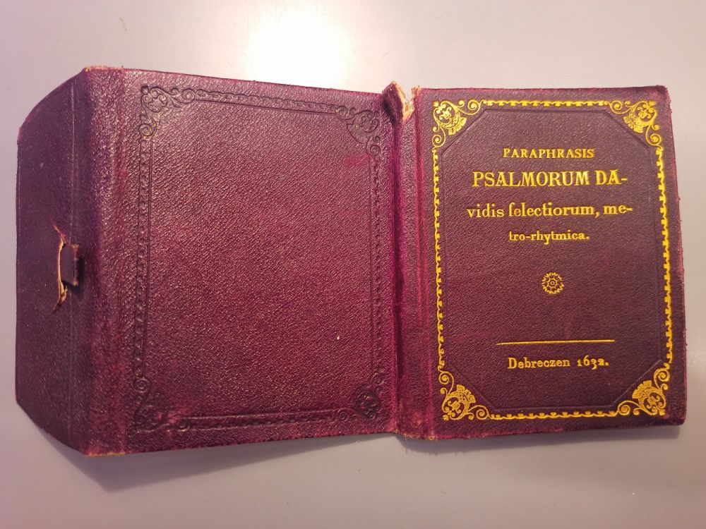 A könyvkötő névjegye