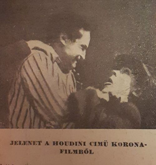 Jelenet a Houdini című Korona-filmből. In: In: Színház és Divat, 7. évf. 7. sz. (1922. február 16.), 20. – Törzsgyűjtemény https://nektar.oszk.hu/hu/manifestation/955324