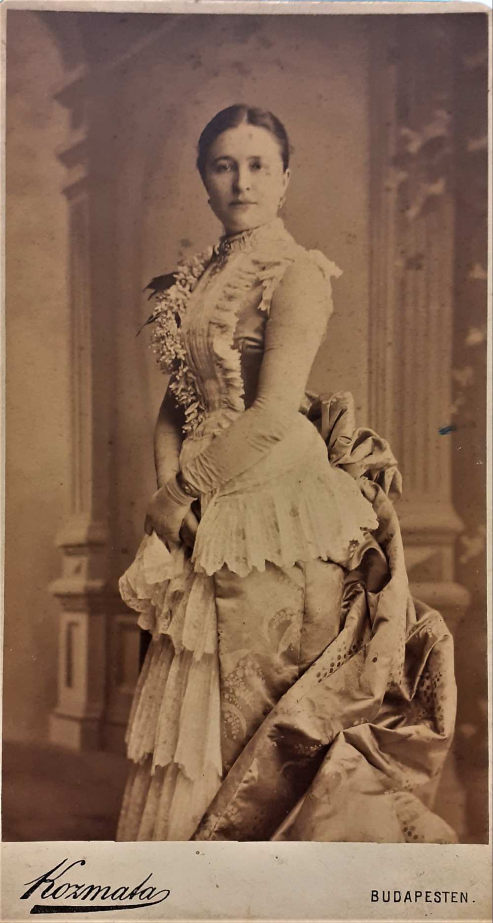 Jászai Mari. Kozmata fotó, 1884. – Színháztörténeti és Zeneműtár, színháztörténeti részleg. Jelzet: KB 1954/1046 