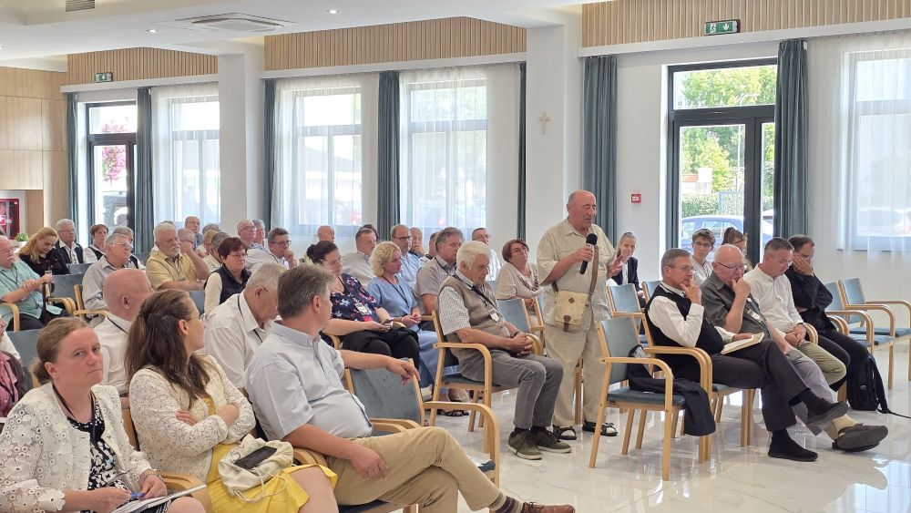 09_01_szatmari_svabok_konferencia_22.jpg