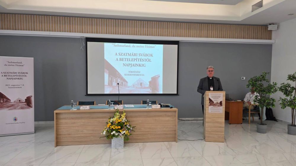A főszervező Tempfli Imre köszönti a konferencia résztvevőit https://www.facebook.com/photo?fbid=1174852281351132&set=pcb.1174851398017887