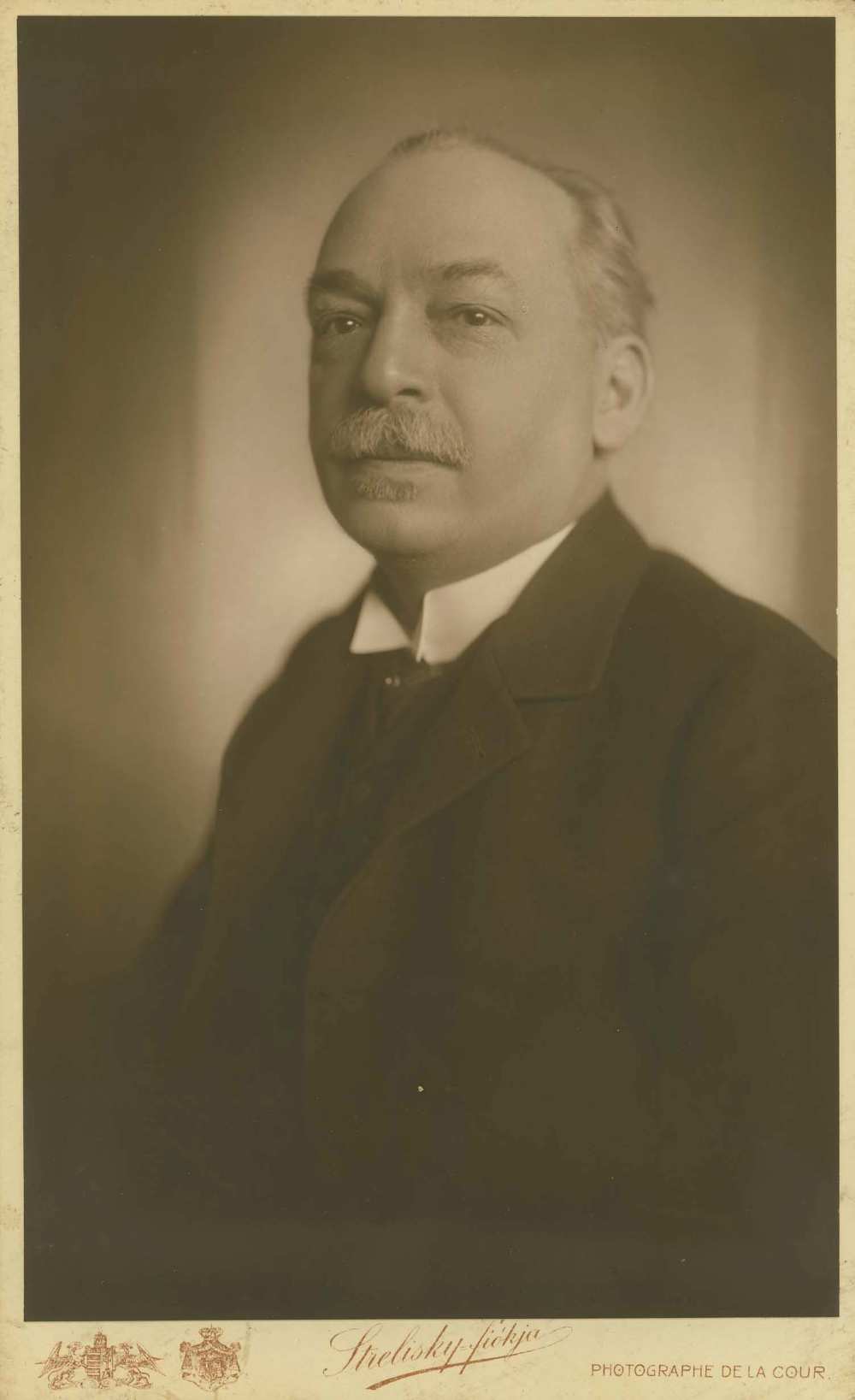 Thirring Gusztáv arcképe. Fotó: Strelisky Sándor, 1917. – Kézirattár, Arckép 394.