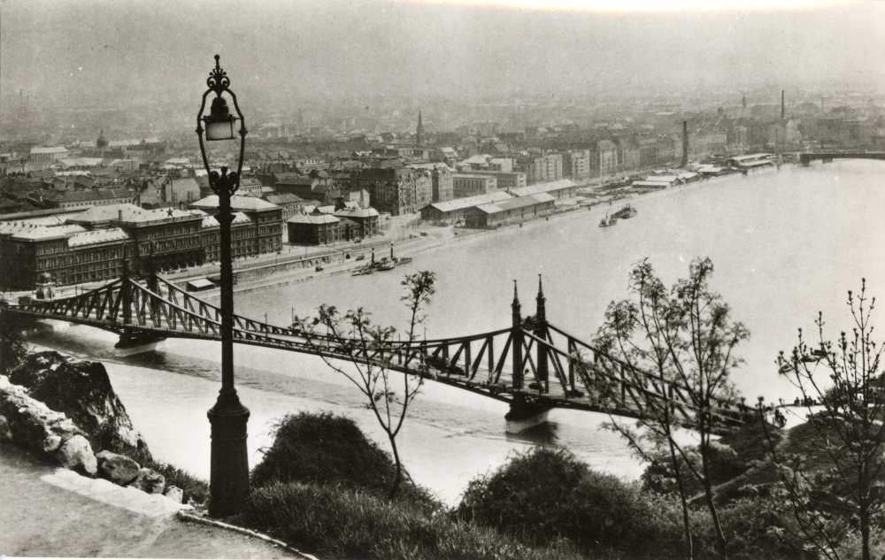 Szabadság híd. Képeslap, 1957. – Térkép-, Plakát- és Kisnyomtatványtár