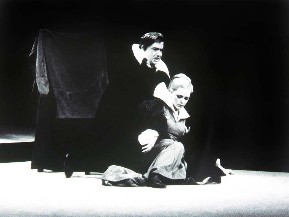 Gábor Miklós és Sára Bernadett Schiller Don Carlosában. Kecskeméten, 1974. Rendező: Ruszt József. Karáth Imre felvétele