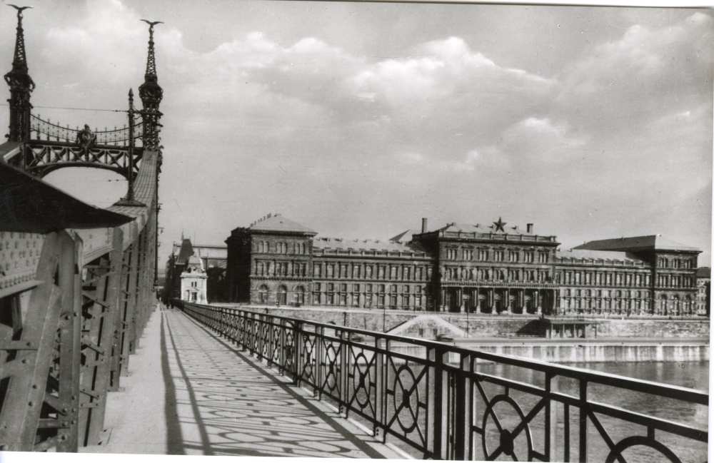 Szabadság híd. Képeslap, 1961. – Térkép-, Plakát- és Kisnyomtatványtár
