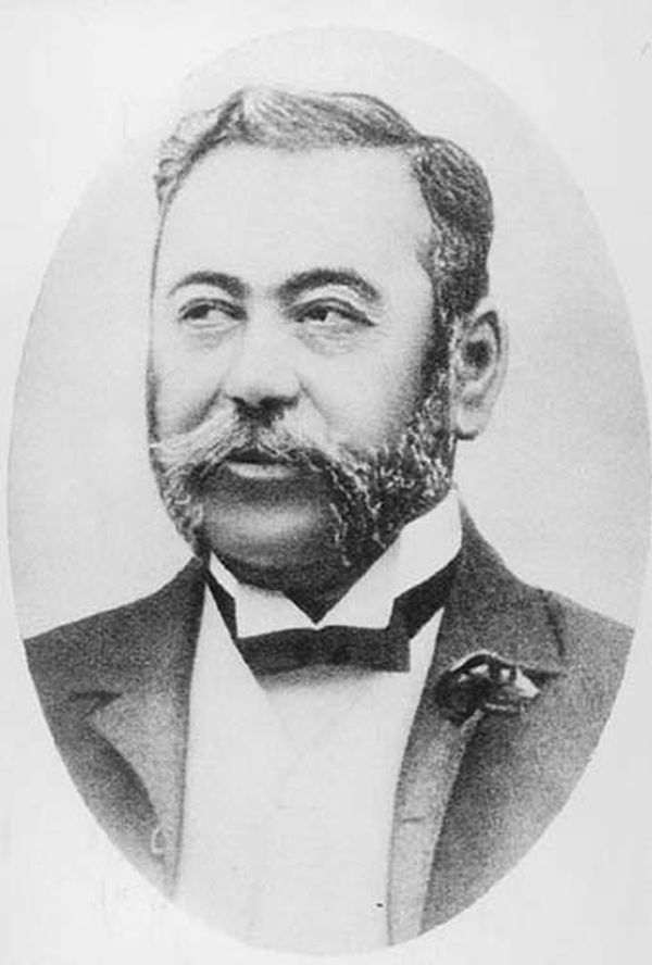 Faludi Gábor, a Vígszínház első gazdasági, majd 1911-ig művészeti igazgatója, 1921-ig vezette a Vígszínházat. In: A Vígszínház honlapja https://vigszinhaz.hu/hu/persons/faludi_gabor<br />