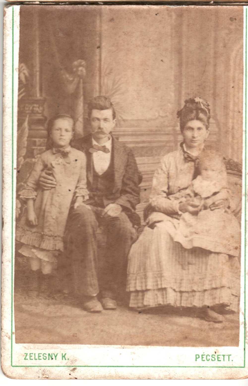 Családi kép, 1879 után. A kép forrása: Magángyűjtemény