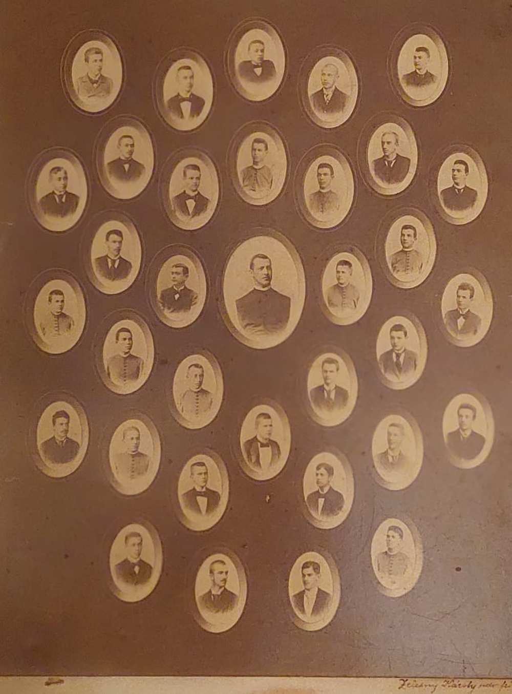 Tablókép papnövendékekről, 1880-as évek. A kép forrása: Magángyűjtemény