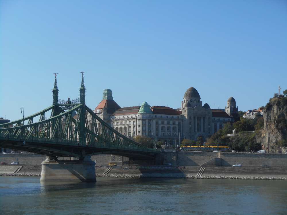 A Szabadság híd és a Gellért szálló Pestről. Fotó: A szerző