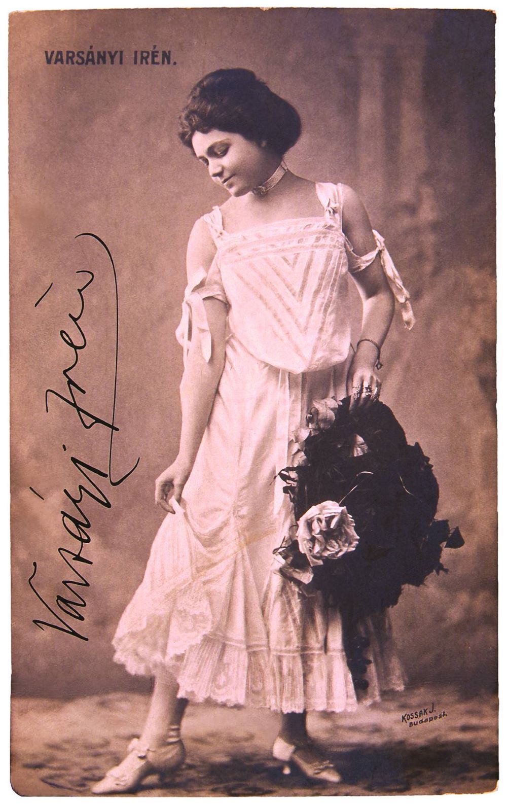 Varsányi Irén Feydeau Mici hercegnő című bohózatának címszerepében, 1903. (Vígszínház) Kossak felvétele, levelezőlap