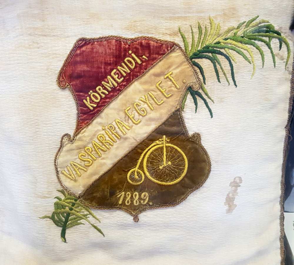 A Vasparipa Egylet zászlója a körmendi Batthyány-Strattman László Múzeumban. Fotó: A szerző