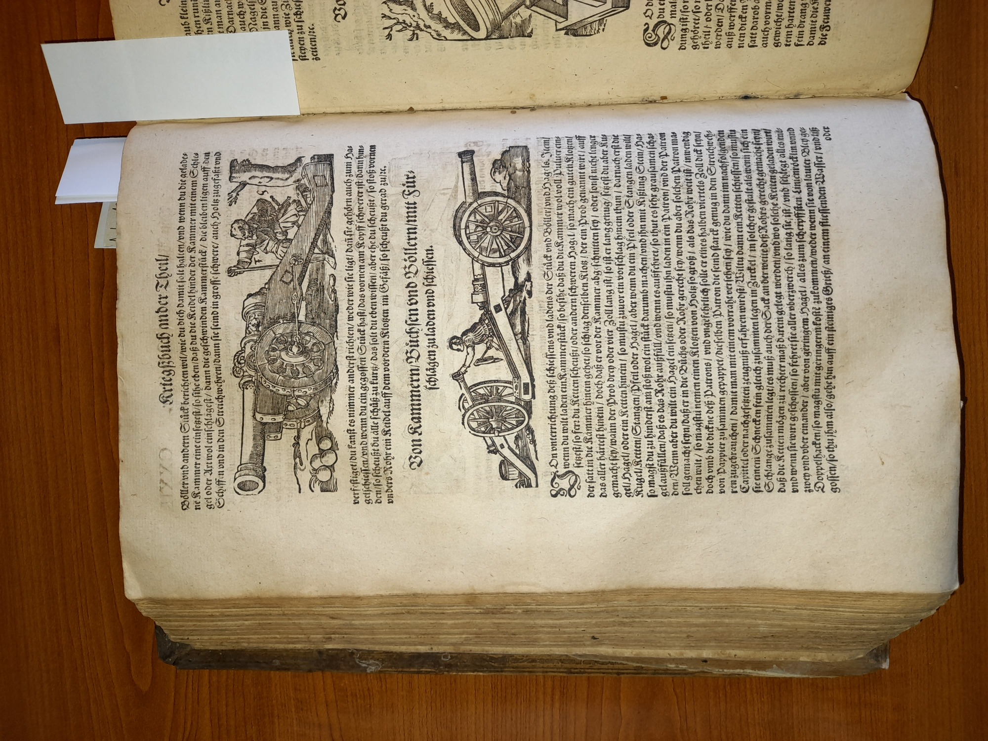 Ágyú irányzása és töltése&lt;br /&gt;&lt;br /&gt;Leonhard Fronsperger: Kriegsbuch, Frankfurt am Main, Sigmund Feyerabends Erben, 1596. MNMKK OSZK RNYT Ant. 1036