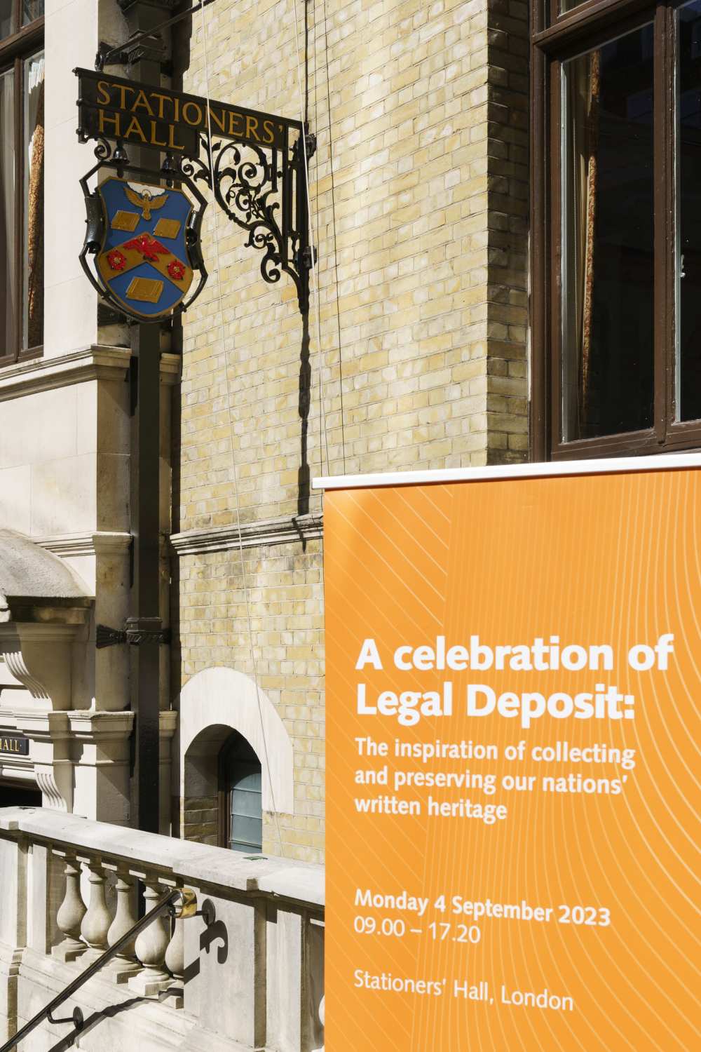 A londoni Stationers’ Hall bejárata. A Celebration of Legal Deposit: The Inspiration of Collecting and Preserving our Nations’ Written Heritage című konferencia (2023.09.04.) helyszíne. A kép forrása: British Library