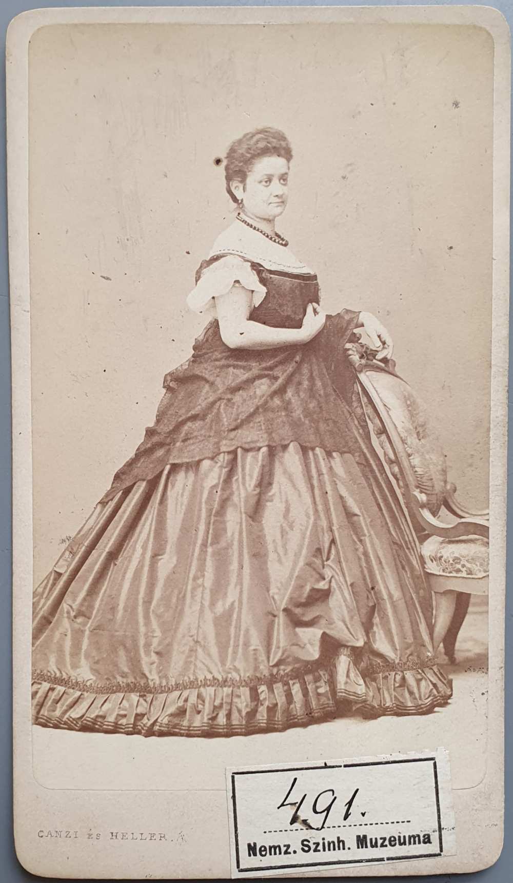 Canzi és Heller: Bognár Vilma énekesnő (1845–1904) – Színháztörténeti és Zeneműtár. Jelzet: KA 5898/4