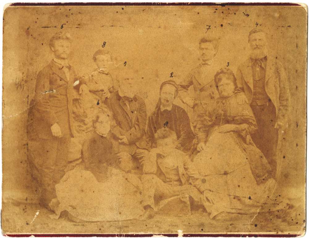 Csorba Géza és családja. Klösz György, Pest, 1873. szeptember 29. Magyar Nemzeti Múzeum Történeti Fényképtár, 75.343