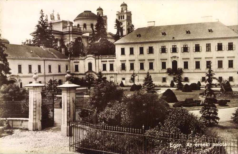 Eger. Az érseki palota. Képeslap a Fellner Jakab tervezte épületről. Jelzet: E 270 – Térkép-, Plakát- és Kisnyomtatványtár