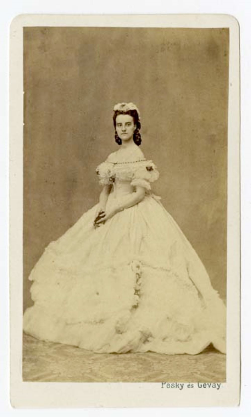 Pesky és Gévay: Menyasszony műtermi portréja, 1863–1865. FTA 2599. – Történeti Fénykép- és Videótár
