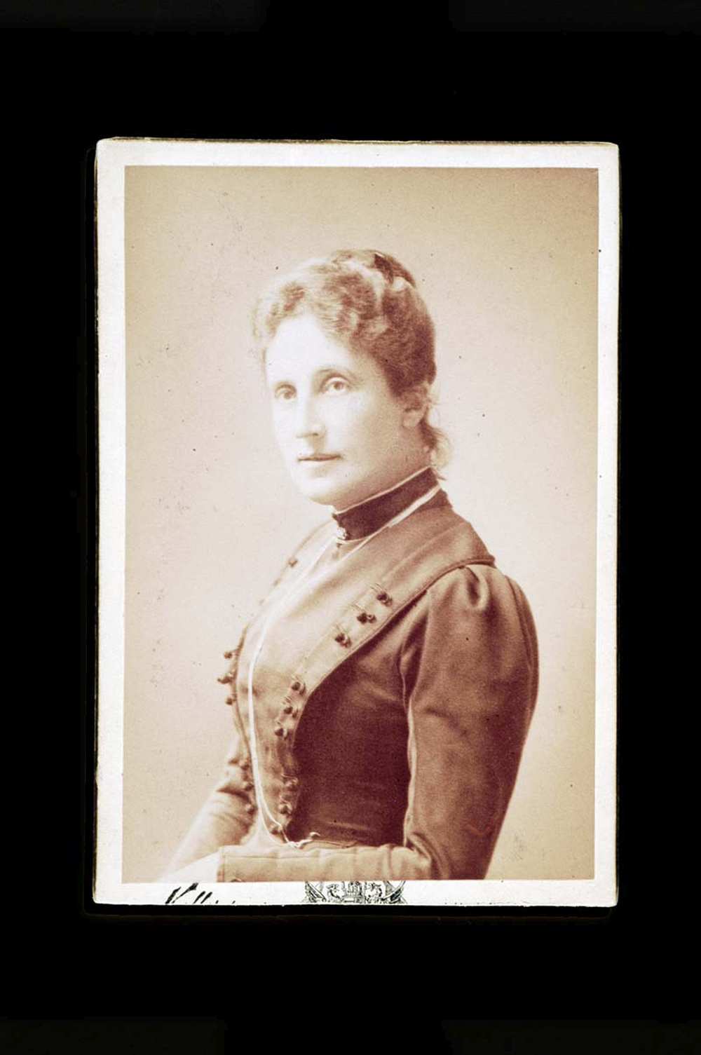 Gisela Willerding műtermi portréja 1874–1889. Harmincad utca 4. Jelzet: FTA 271. – Történeti Fénykép- és Videótár