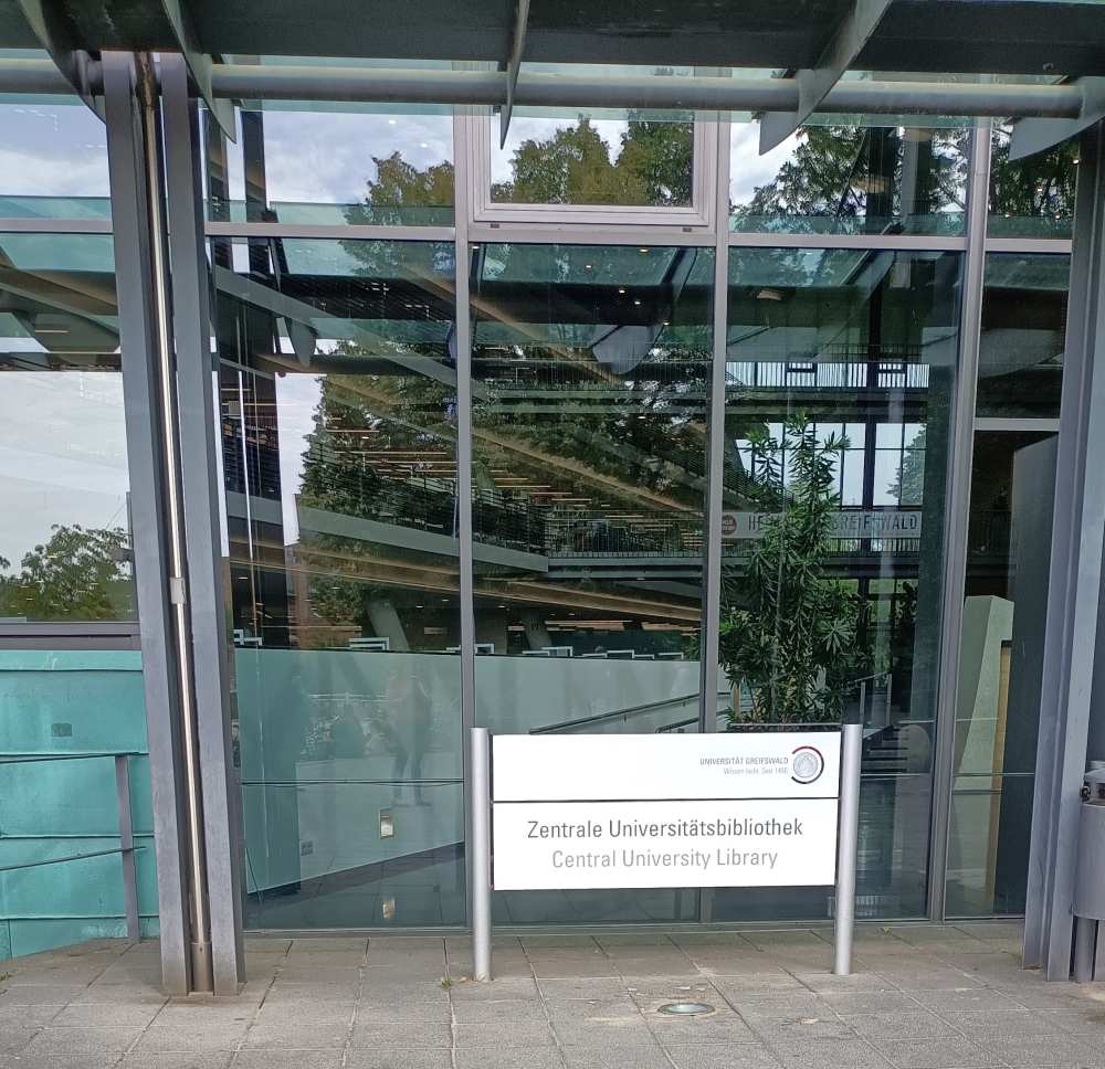 EODOPEN projekt 7. találkozójának helyszíne az észak-németországi Greifswaldban. Az egyetemi könyvtár bejárata.