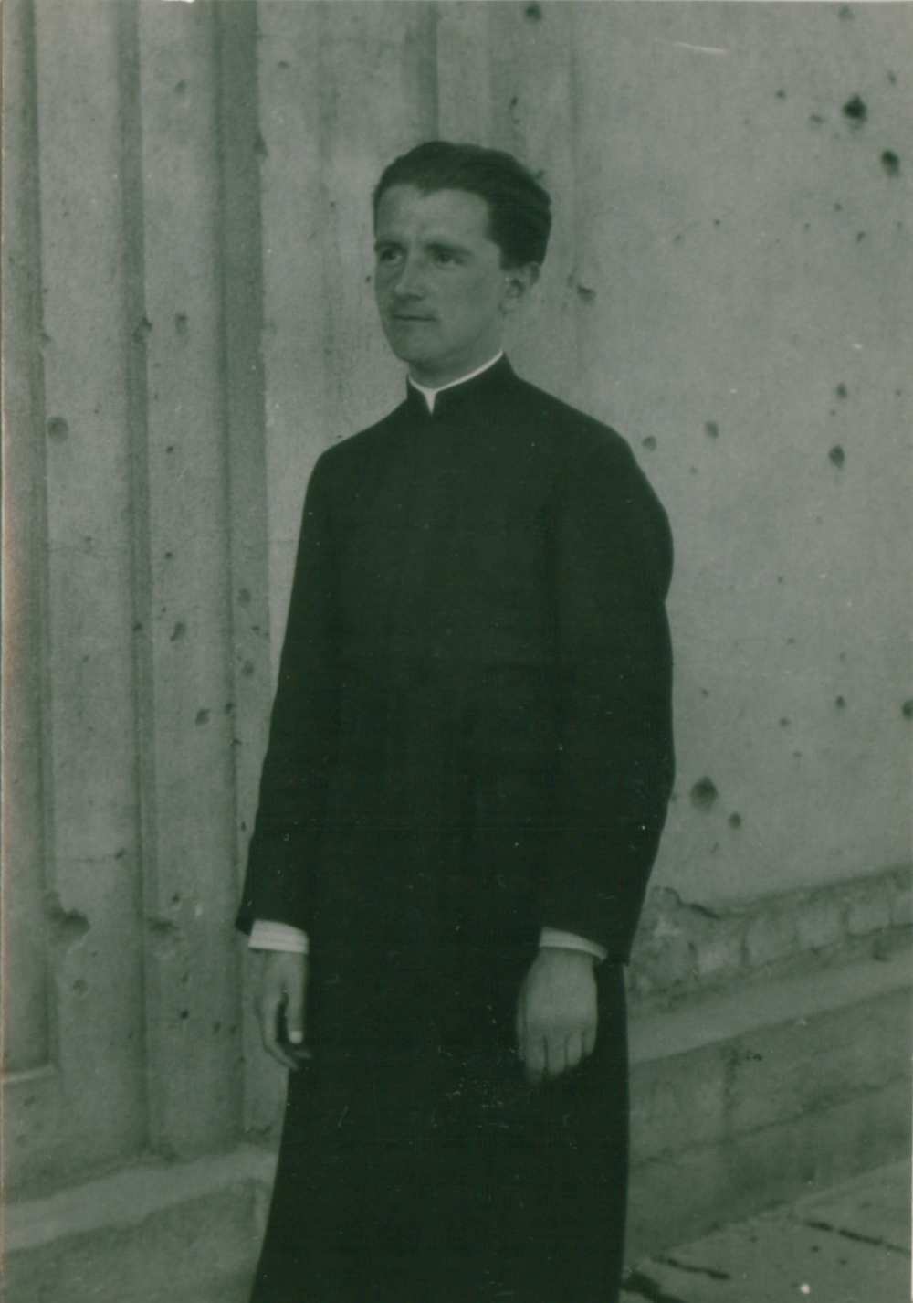 Holl Béla fiatal papként 1949-ben – Piarista Múzeum