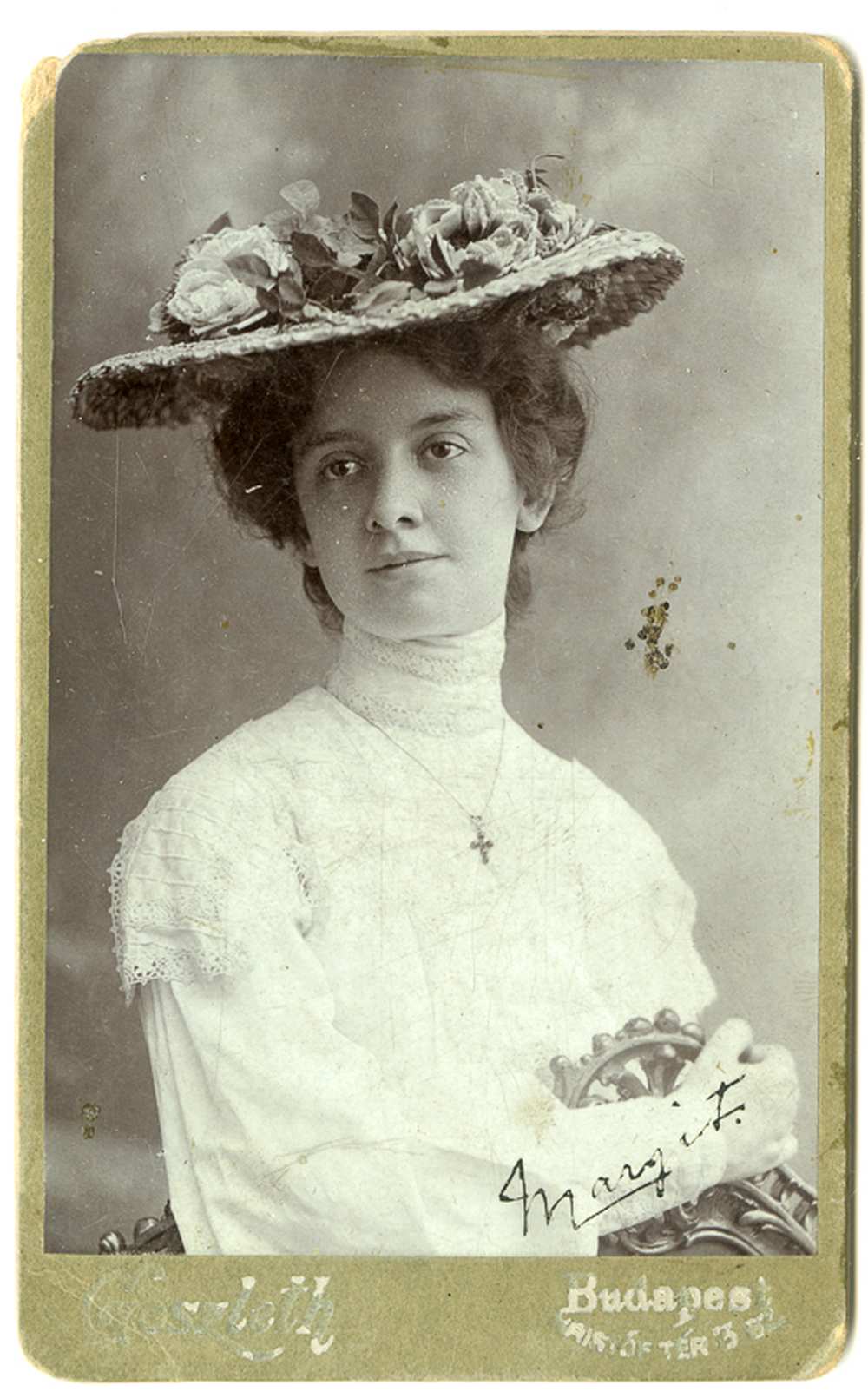 Margit, fiatal nő portréja kalapban, 1904. Jelzet: FTA 00580 – Történeti Fénykép- és Videótár