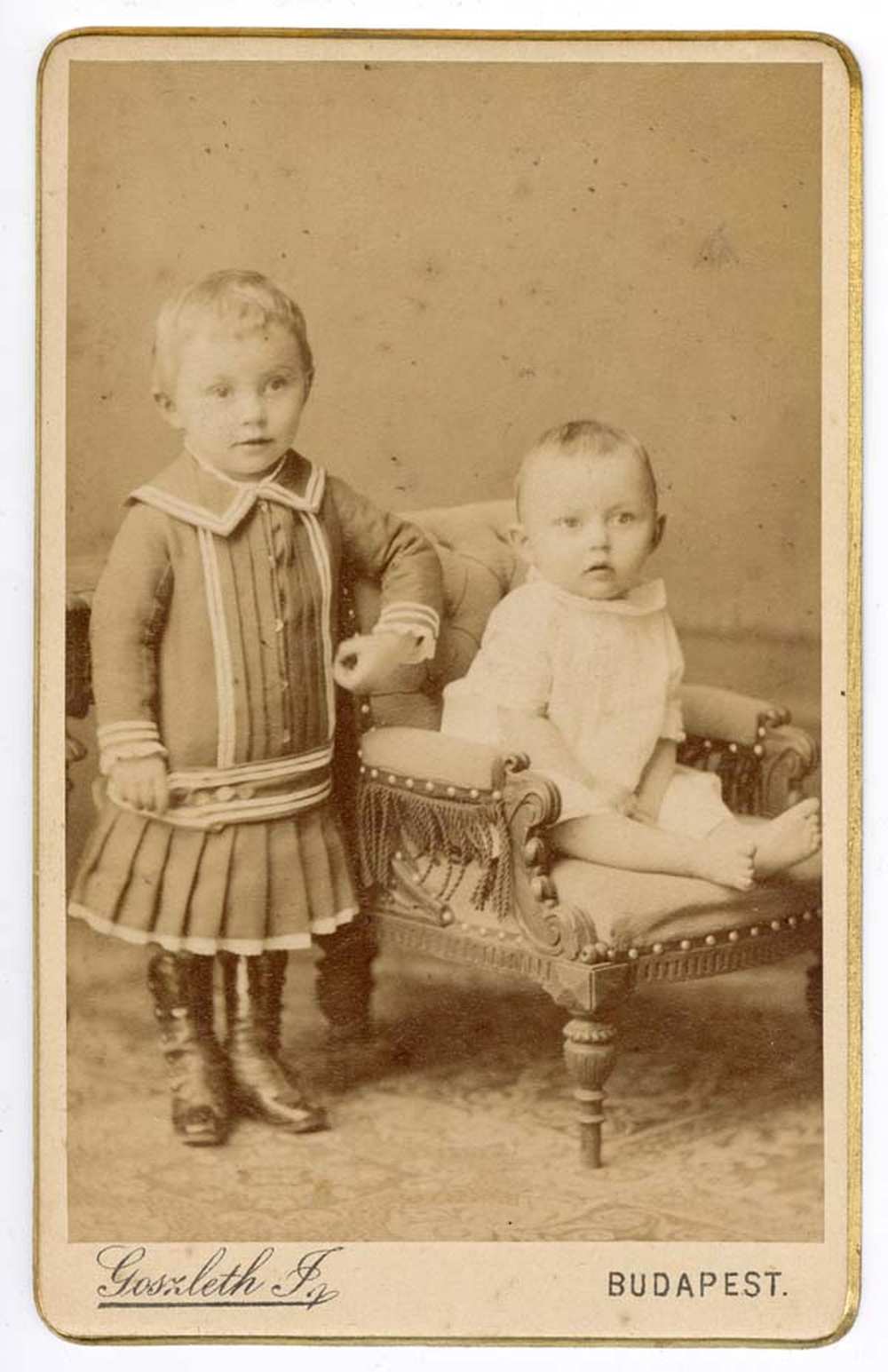 Két kisgyermekről készült portré 1880–1906. Jelzet: FTA 01849 – Történeti Fénykép- és Videótár