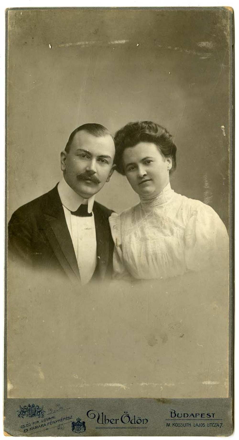 Ismeretlen férfi és nő páros portréja, 1890 és 1931 között. Jelzet: FTB 119. – Történeti Fénykép- és Videótár