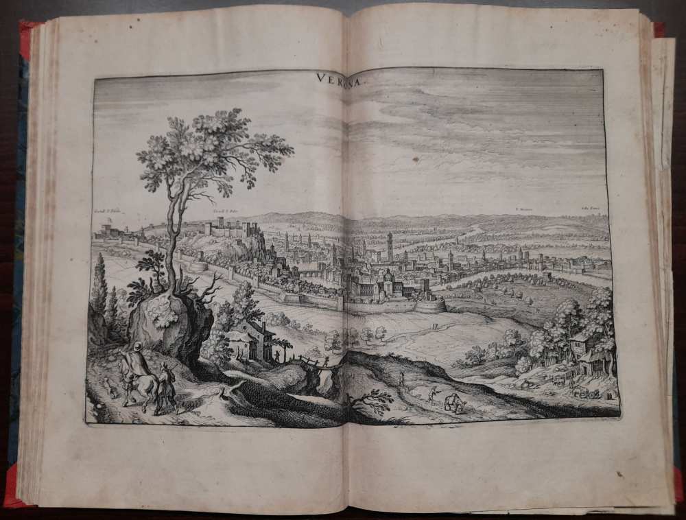 Verona látképe az egyik legszebb illusztráció a könyvben