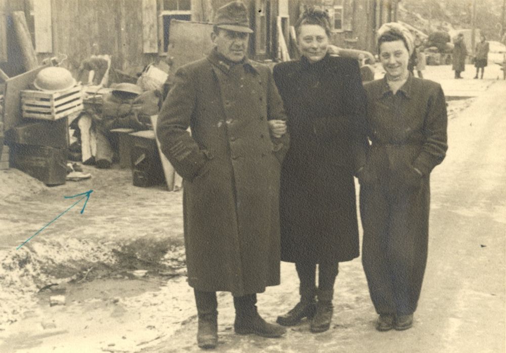 A Szász család Ausztriában 1946-ban. Fénykép
