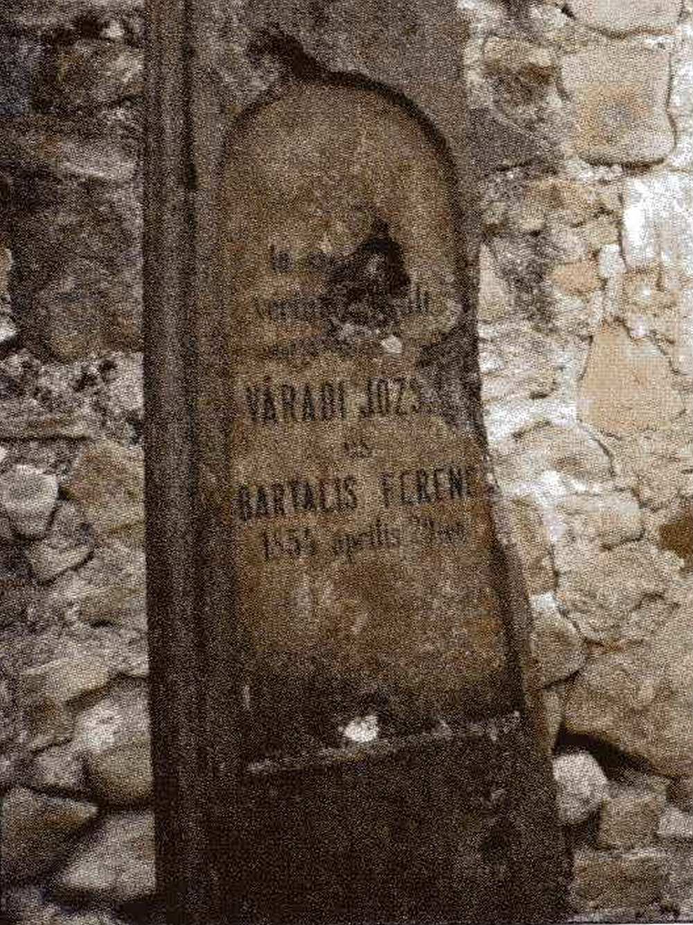 Váradi József és Bartalis Ferenc régi síremléke a sepsiszentgyörgyi Vártemplom cintermében. In: Kádár Gyula: Sepsiszentgyörgy korai története és népessége, Sepsiszentgyörgy, Scribae Kádár Lap- és Könyvkiadó, 2013, 198. – Törzsgyűjtemény http://nektar.oszk.hu/hu/manifestation/3510584