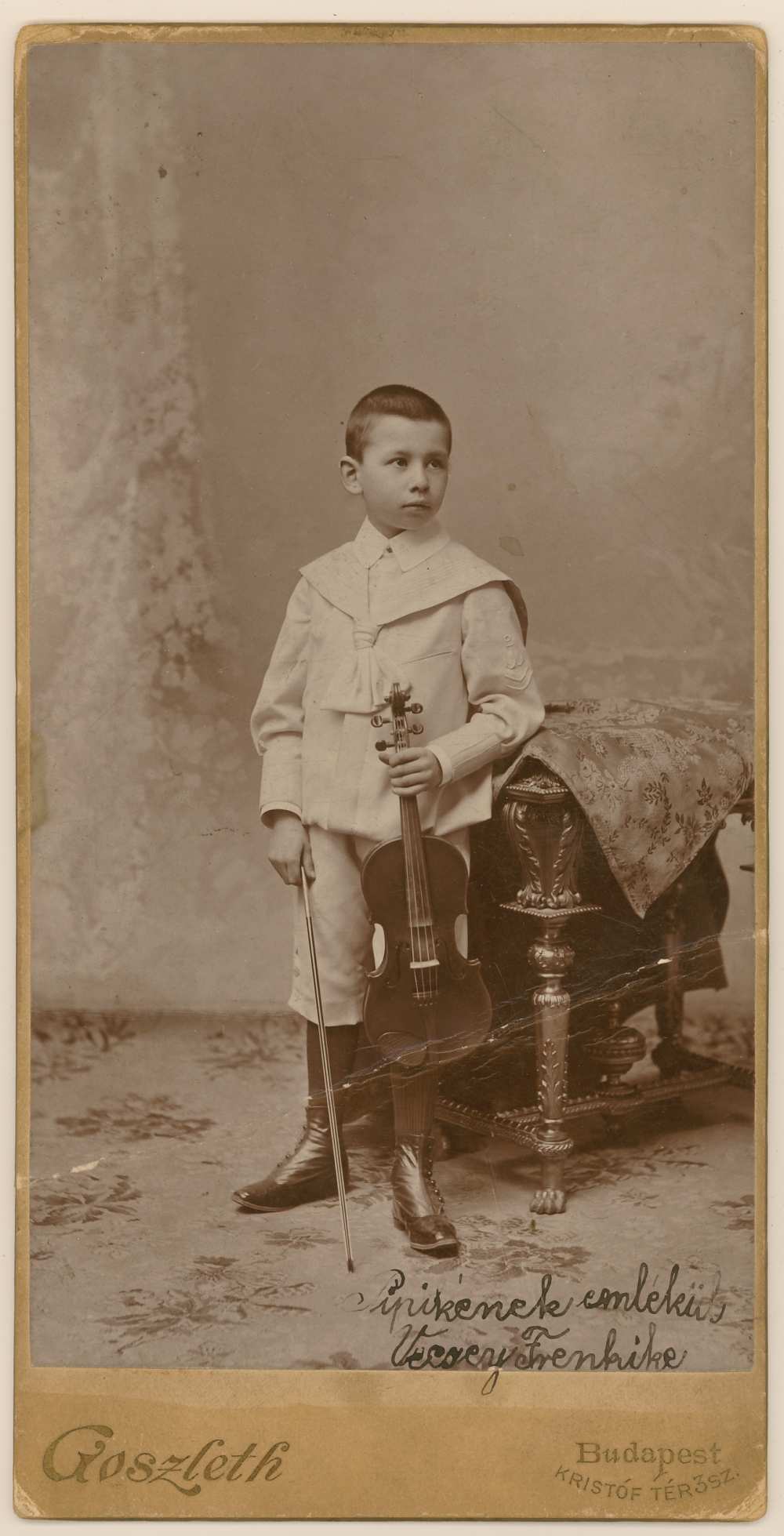 Vecsey Ferenc, magyar hegedűművész és zeneszerző, gyermekkorában. Jelzet: Arckép 822 – Kézirattár