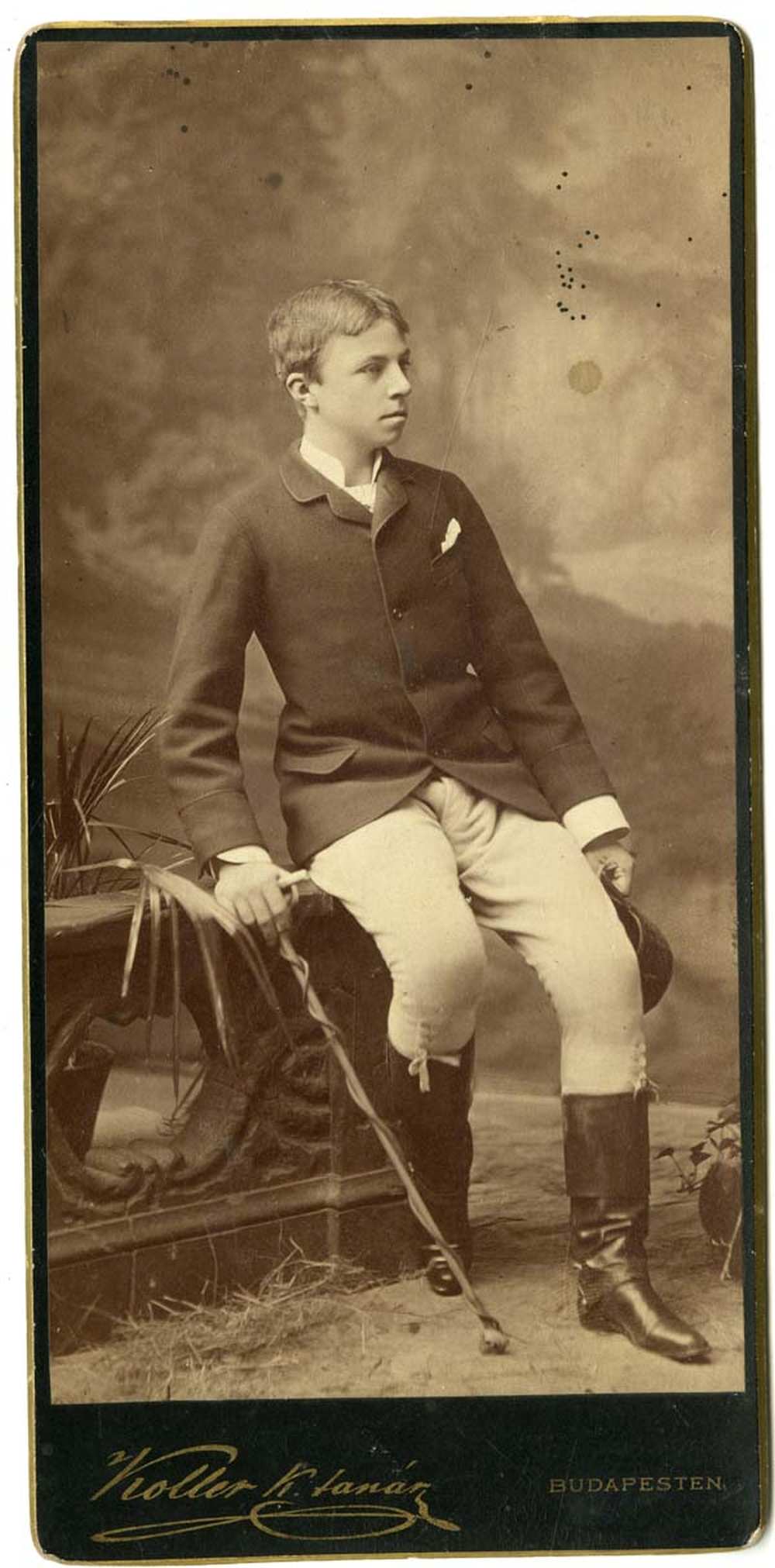 Gróf Zichy Kázmér ülő képmása, 1883–1886. Jelzet: FTB 231. – Történeti Fénykép- és Videótár