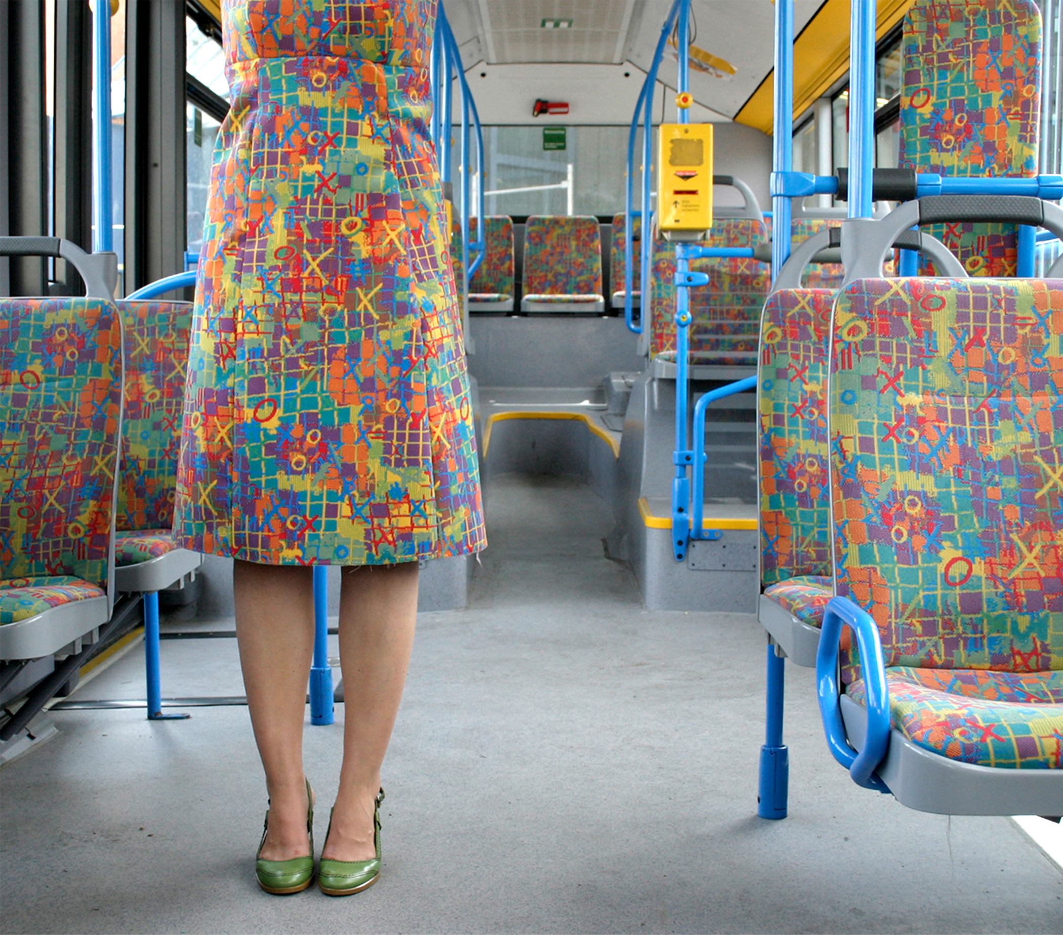 A nő, aki busznak öltözött
