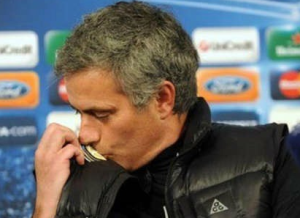 mourinho-kiss-inter-badge.png