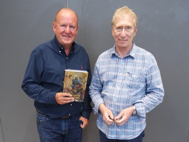 Karnyújtásnyira állni Steve Jacksontól és Ian Livingstone-tól