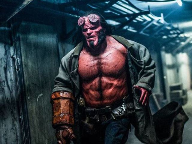 Úgy néz ki az új Hellboy, mint egy életnagyságú, gagyi akciófigura!